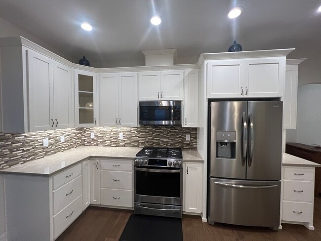 Building Photo - Newer Three bed, 2.5 bath Ashland Home | Available February!