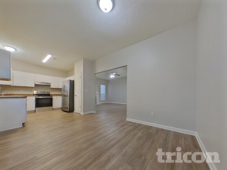 Building Photo - 101 Royal Crest Dr