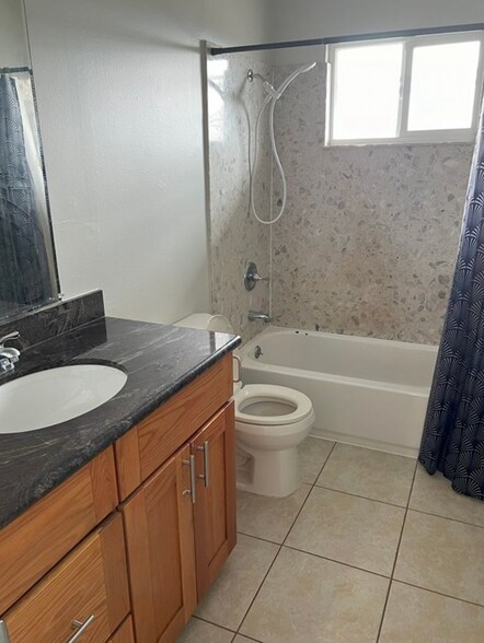 Building Photo - 26596 Chisholm Ct