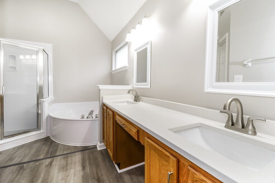 Building Photo - 7086 Lagrange Hill Dr