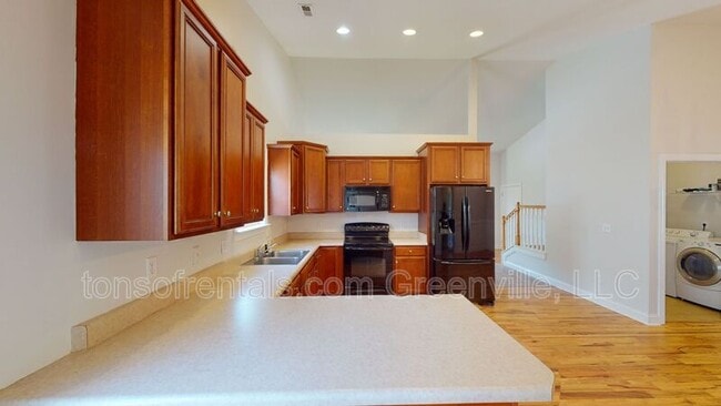 Building Photo - 939 Squires Pt