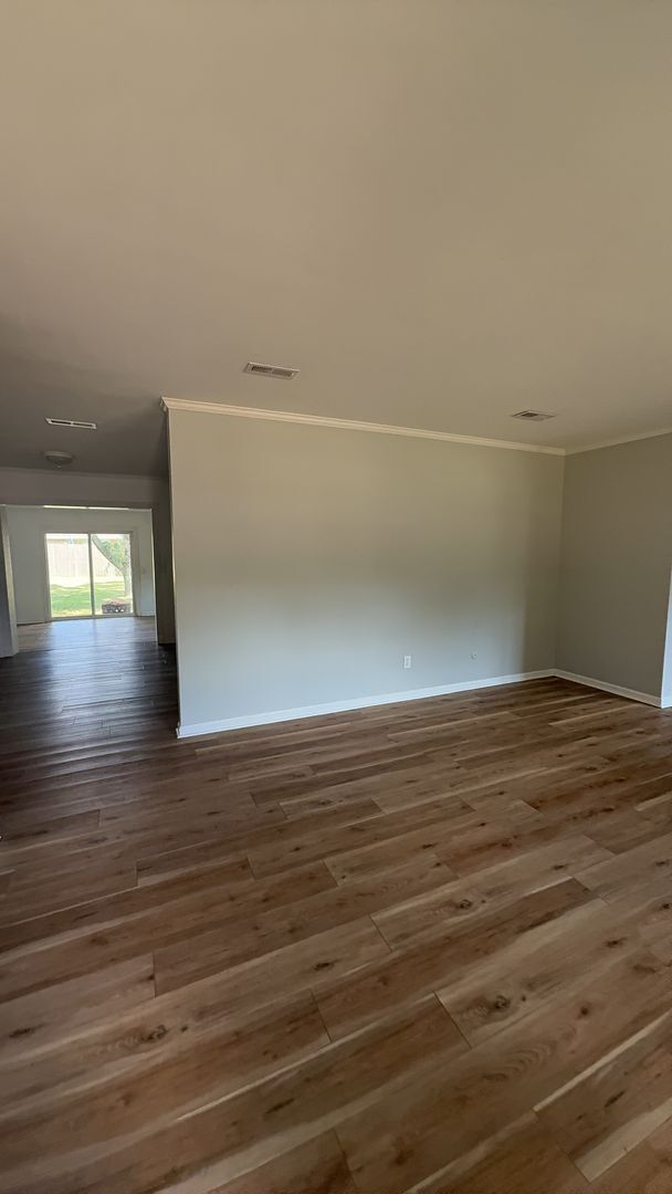 Building Photo - 210 Chinook Dr