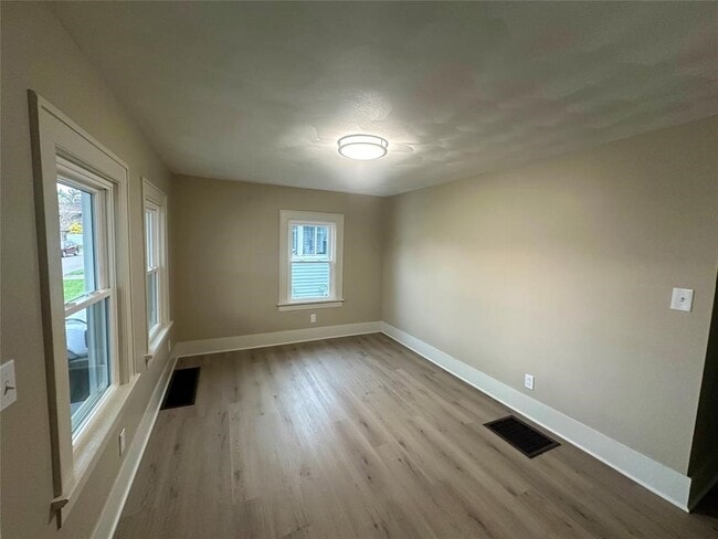 Building Photo - 40 N Brookside Ave