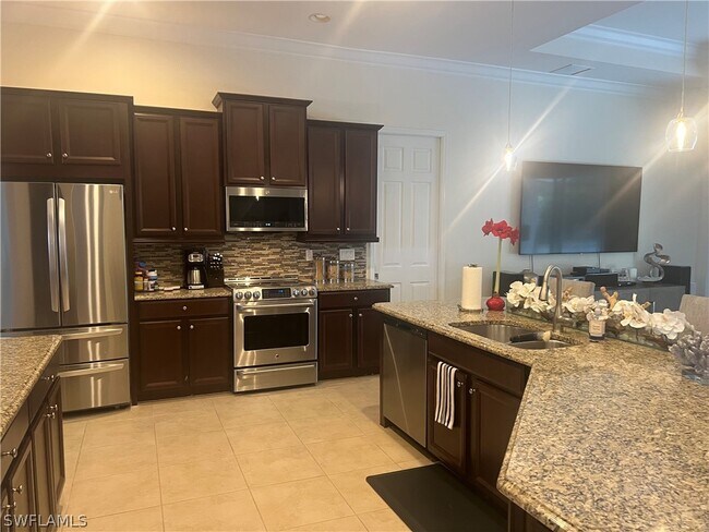 Building Photo - 6853 Il Regalo Cir