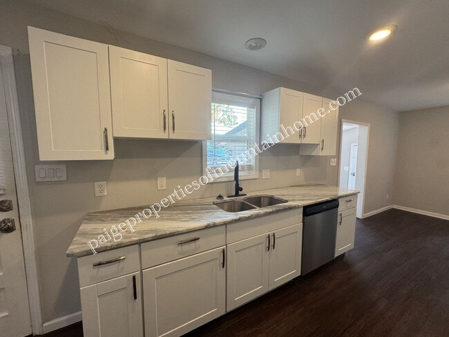 Building Photo - Charming 3 bed, 2 bath off Hwy 5 South