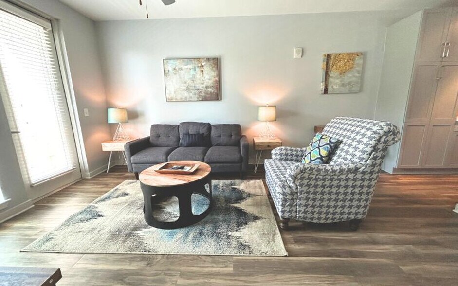 Building Photo - 6400 Blue Stone Rd