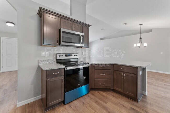 Building Photo - 9461 N Sandree Dr