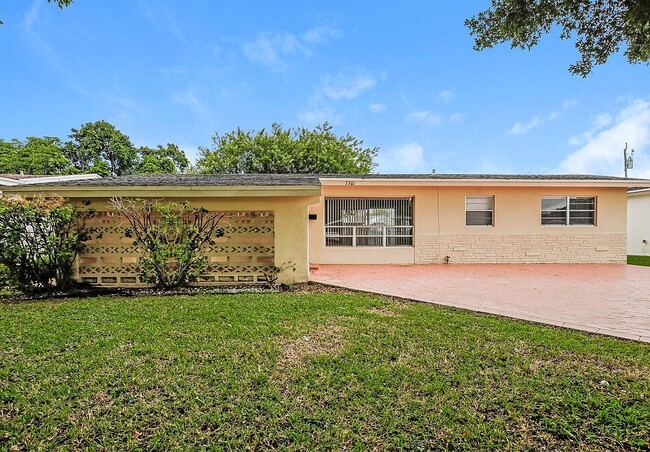 Building Photo - 7301 Tropicana St