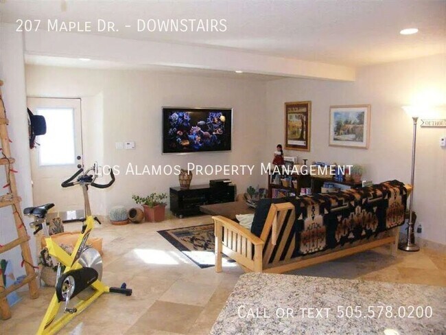 Building Photo - 207 Maple Dr