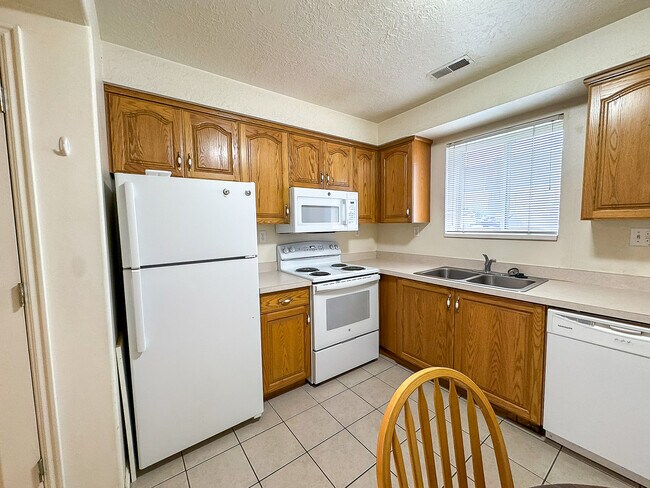 Building Photo - 391 E 700 N