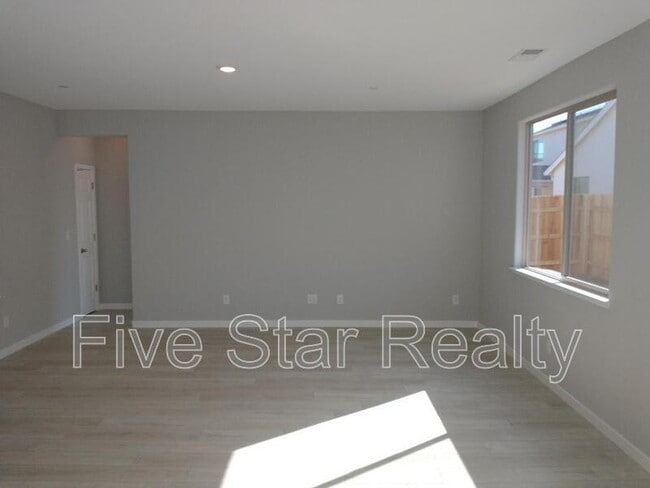 Building Photo - 5668 Cobbler Ln