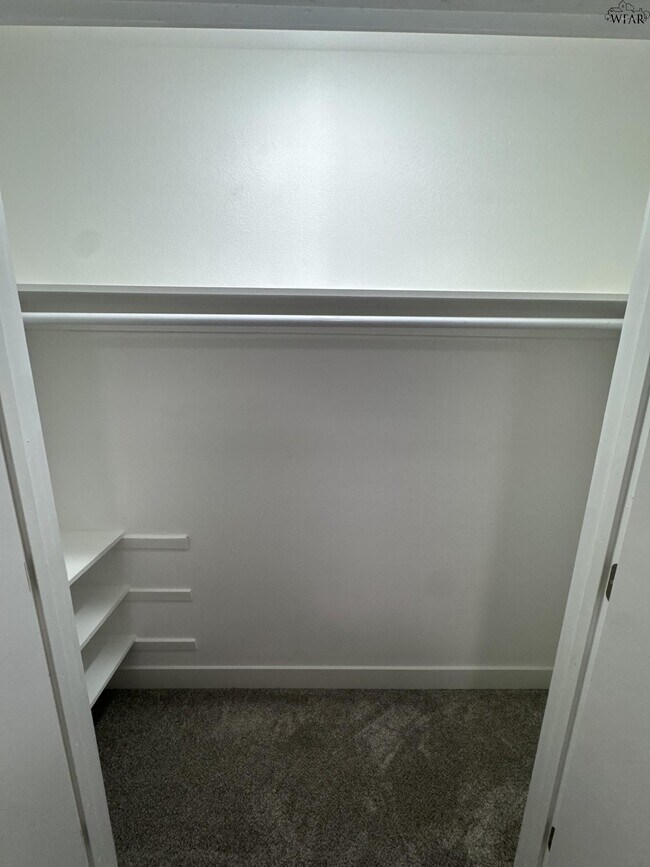 Building Photo - 4126 Lenore Dr