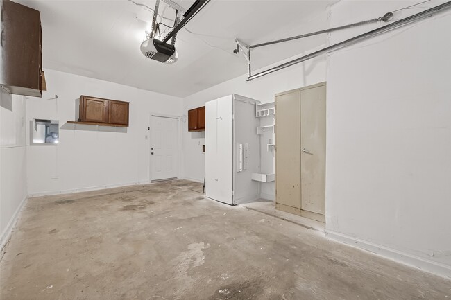 Building Photo - 1920 Augusta Dr