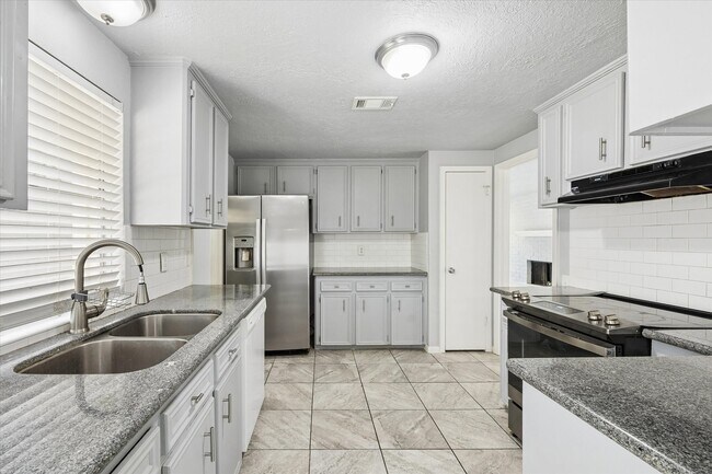 Building Photo - 2110 Gray Falls Dr