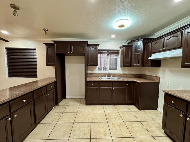 Building Photo - 10524 S Avalon Blvd