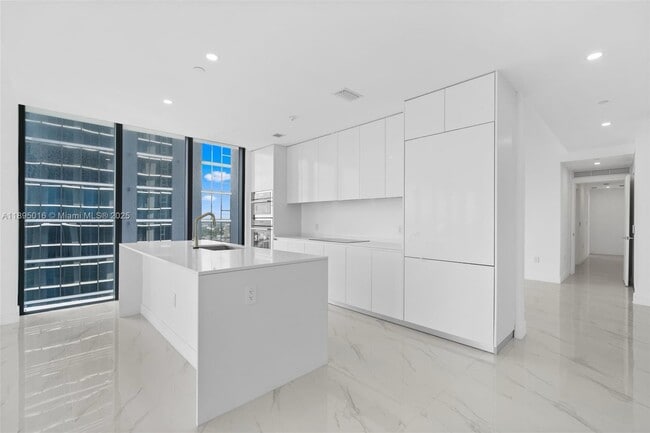 Building Photo - 700 NE 24 # 3707 MIAMI, FL 33137