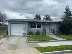 Building Photo - CHARMING COTTAGE IN DOWNTOWN PLEASANTON!