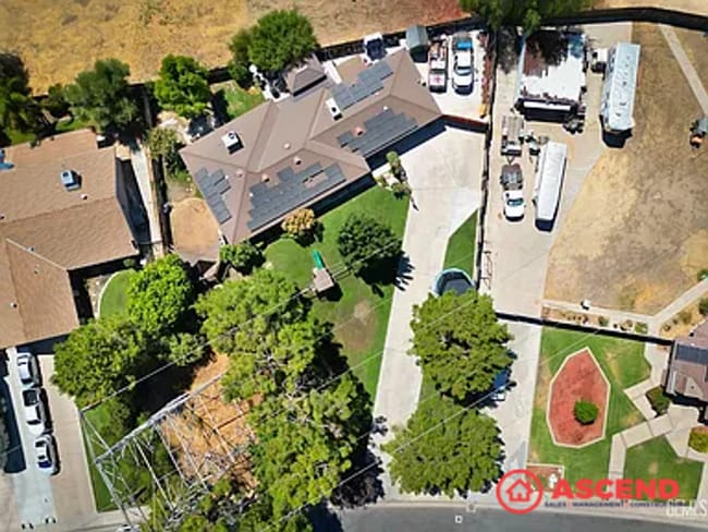 Building Photo - Captivating Home Near Highland Highschool!