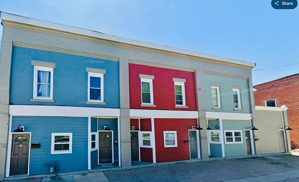 Building Photo - 351 W 8th St