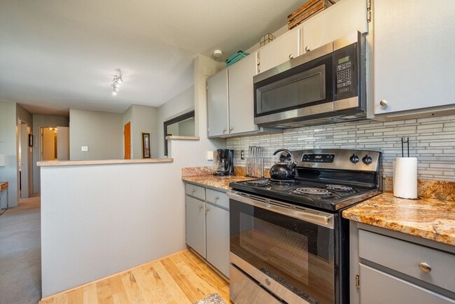 Building Photo - Fully Furnished 2 Bedroom Available Now!