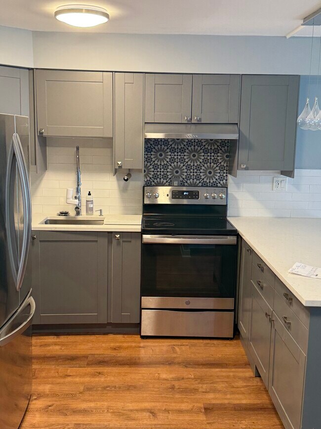 Building Photo - 3100 N Lake Shore Dr