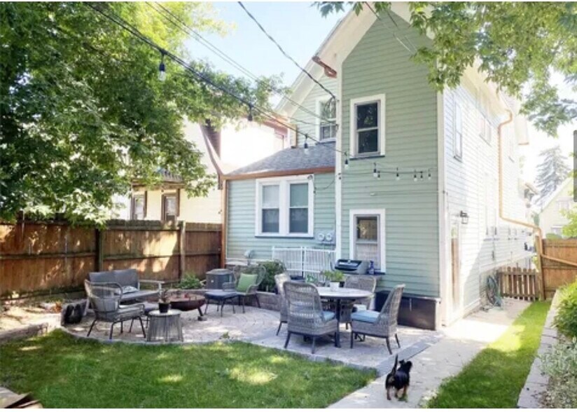 Building Photo - 2973 S Kinnickinnic Ave