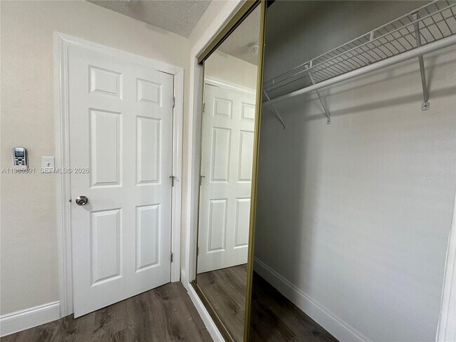 Building Photo - 5901 NE 18th Ave