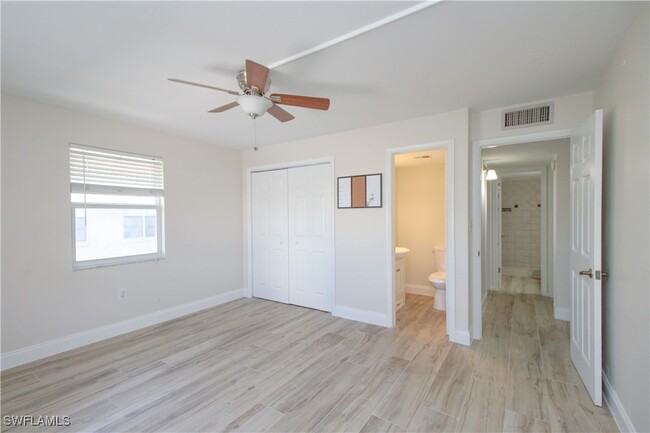 Building Photo - 2102 Alamanda Dr