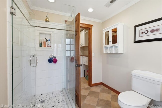 Building Photo - 2739 Lakeridge Ave