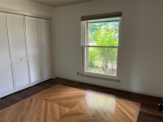 Building Photo - 602 Splitrock
