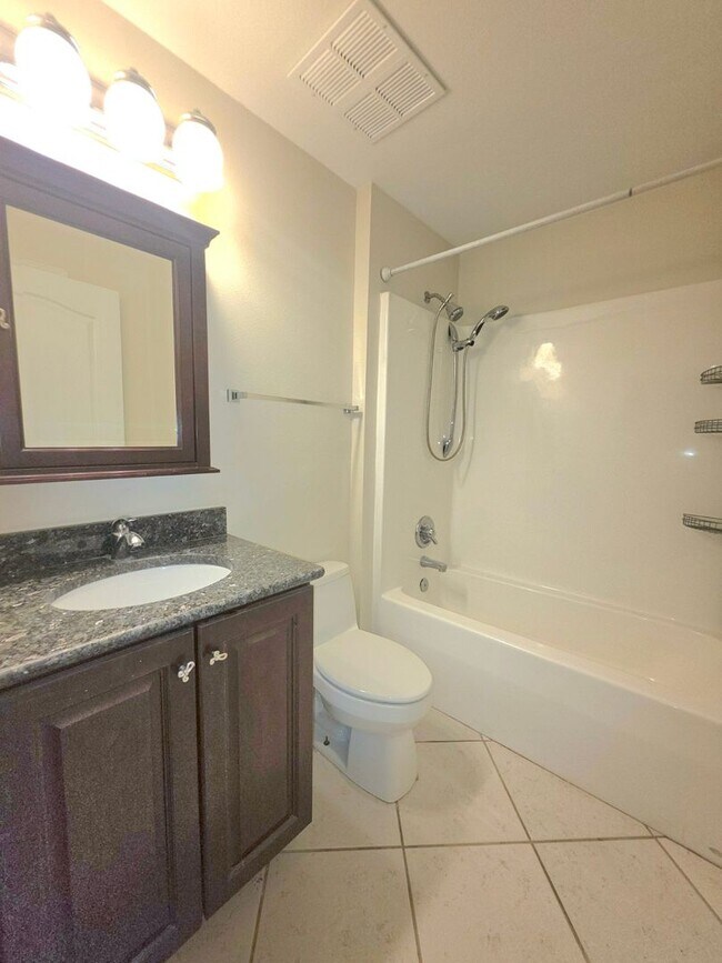 Building Photo - 3/2 Cul-de-Sac Home with Huge Fenced Yard ...
