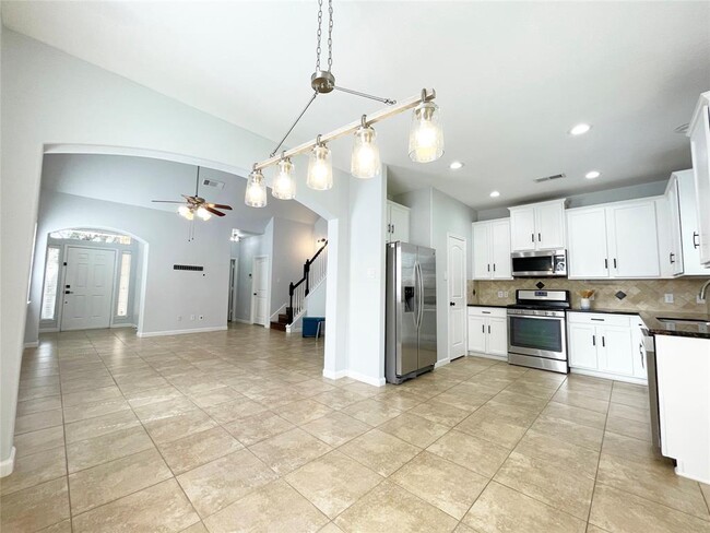 Building Photo - 26330 Longview Creek Dr
