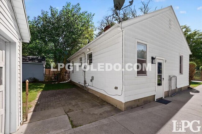 Building Photo - 1638 Gould Rd