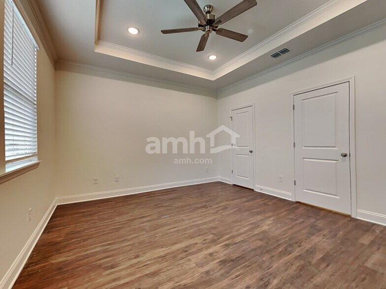 Building Photo - 558 Onate Cir