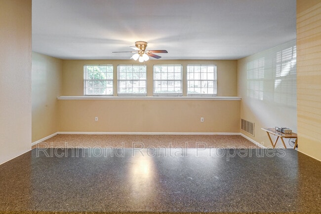 Building Photo - 7600 Roscommon Ct