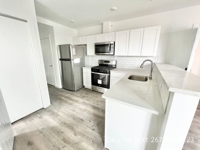 Building Photo - Beautiful, renovated 1BR unit located in F...