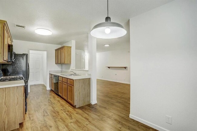 Building Photo - 207 Tolcarne Dr