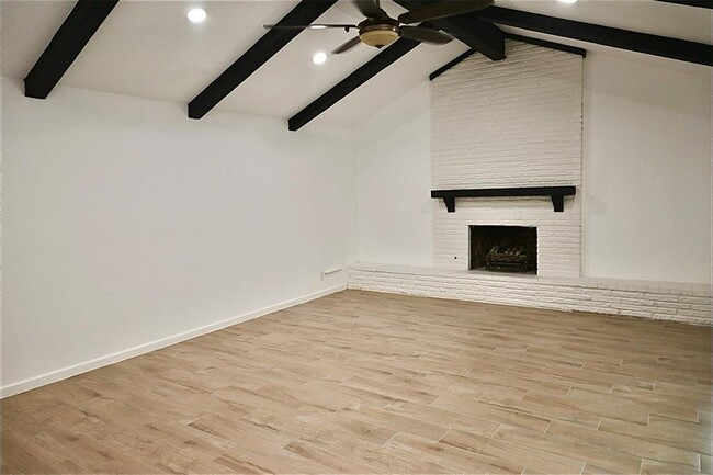 Building Photo - 202 Pine Branch Dr