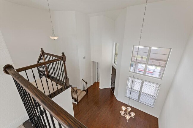 Building Photo - 5704 Monrovia Ln