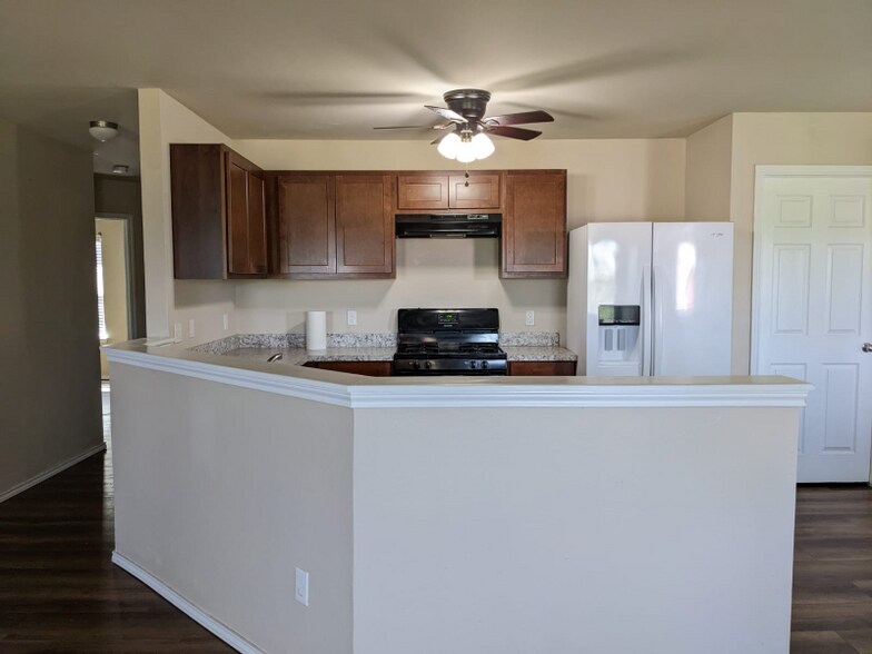 Building Photo - 1801 West Antler Way