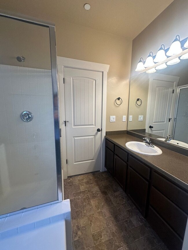 Building Photo - BEAUIFUL HOME!!!