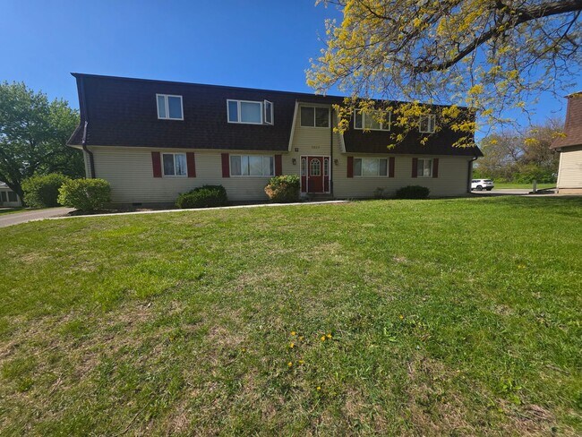 Building Photo - 1653 Carriage Hill