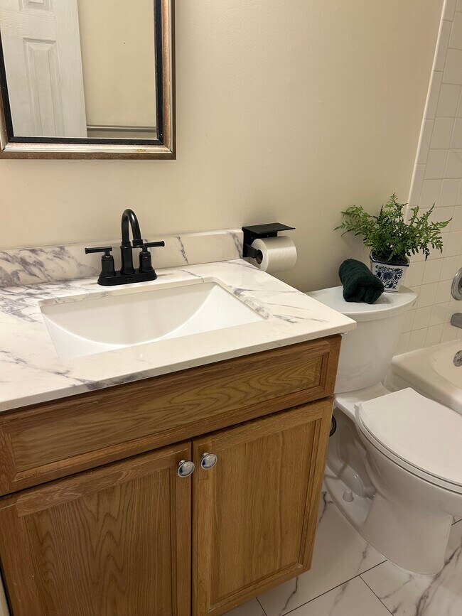 Building Photo - 57 Birchwood Rd