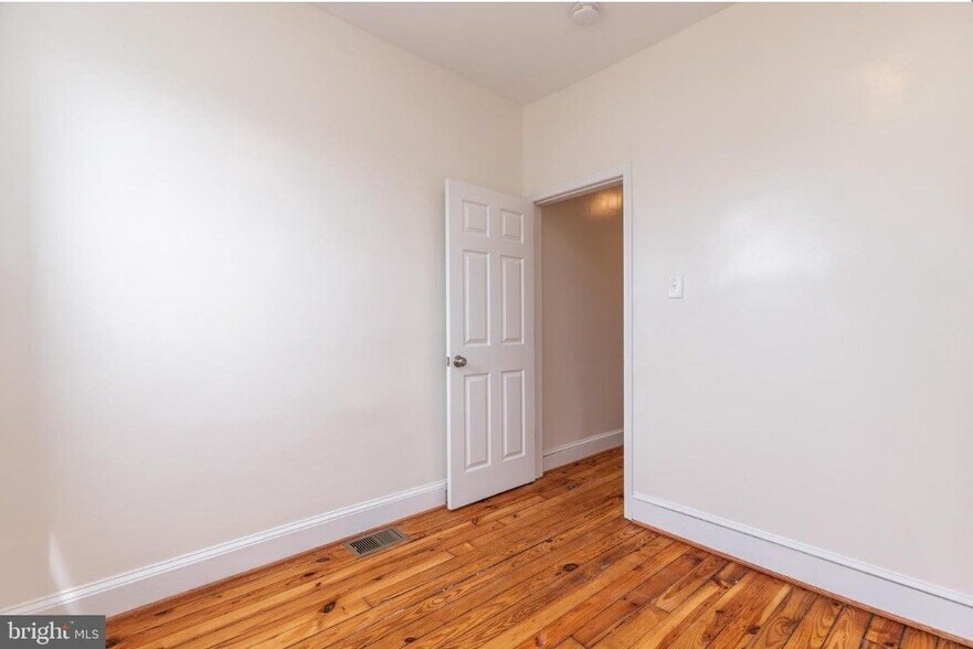 Building Photo - 122 S Loudon Ave