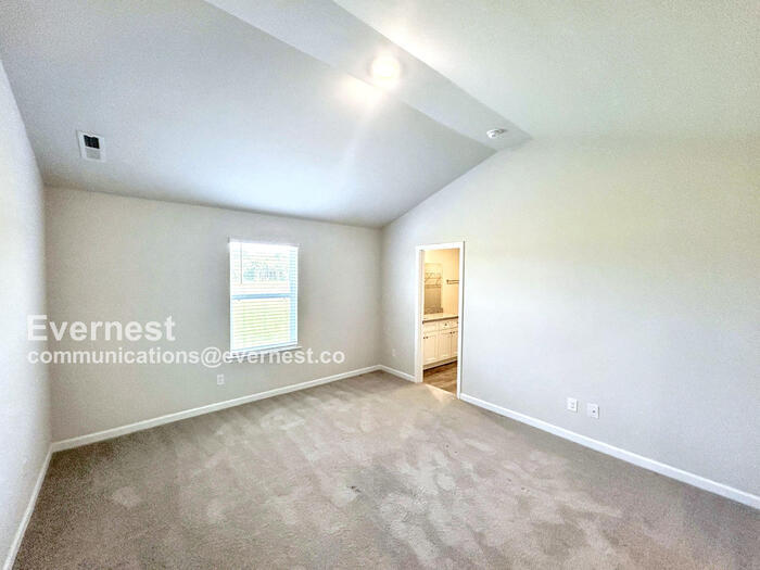 Building Photo - 3231 Quintana Dr