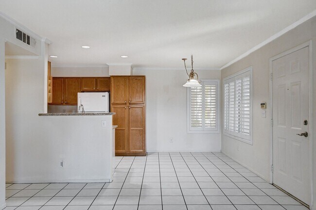 Building Photo - AMERICANA Property Mgmt - Gated 1st floor ...