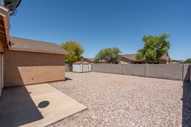 Building Photo - 1762 E Sycamore Rd