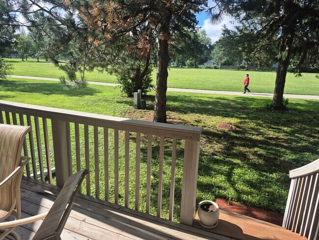 Building Photo - Townhome overlooking Park w/ Laundry & Att...