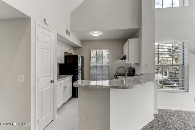 Building Photo - 13700 Richmond Park Dr N