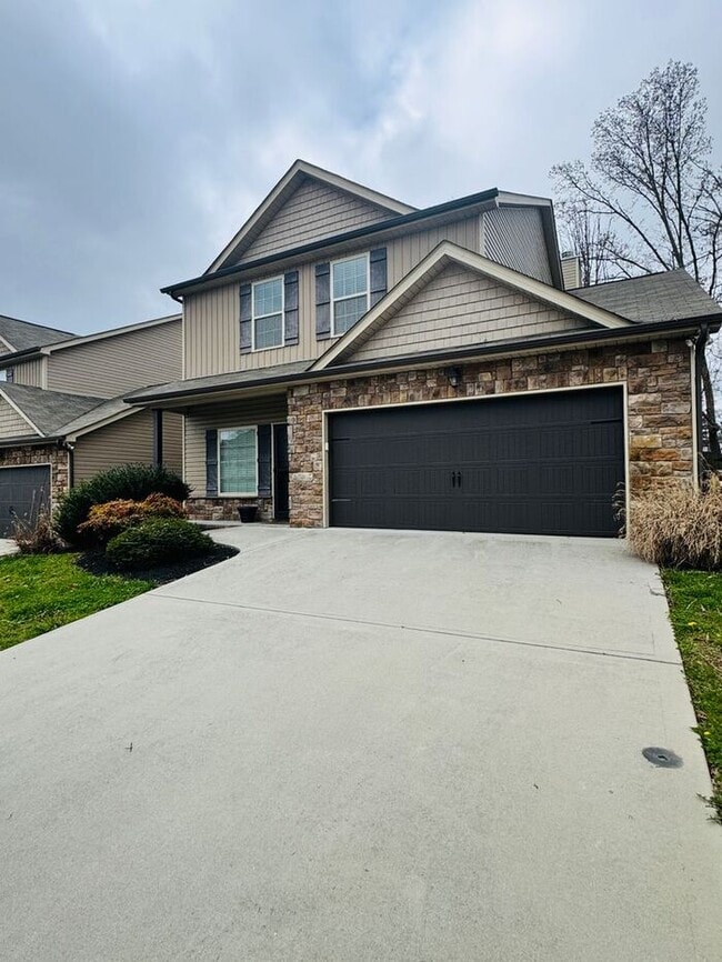 Building Photo - ONE MONTH FREE! Stunning 3BR Home with Fenced Yard in Knoxville